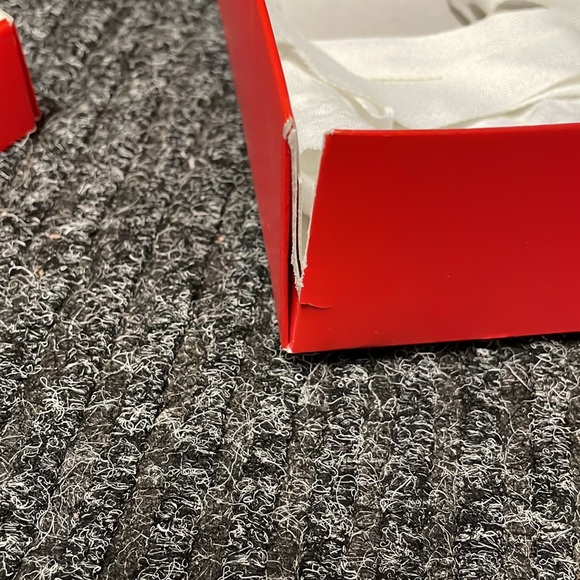 Coach wristlet with original box and fabric cleaner - Picture 8 of 11